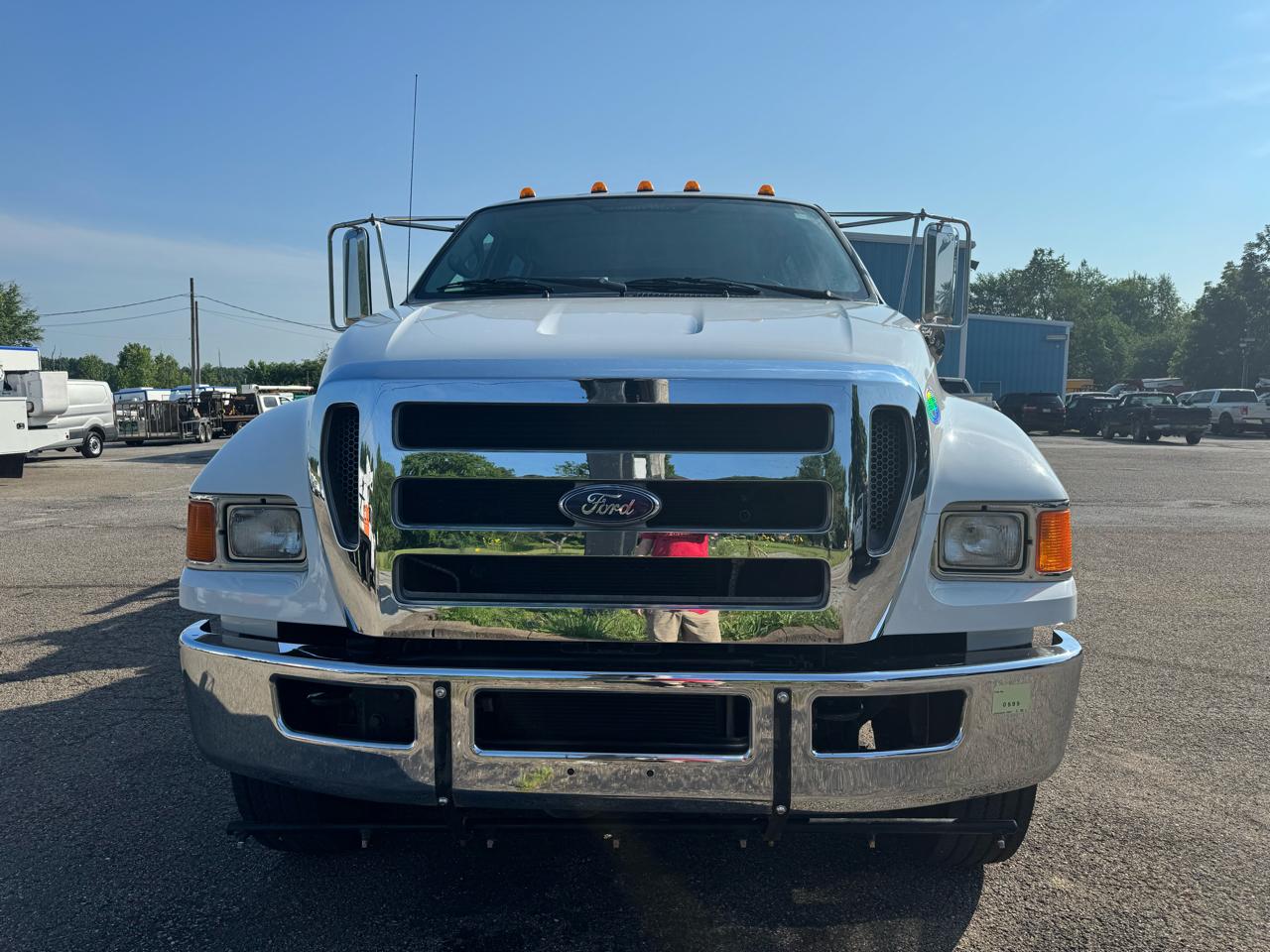Ford Super Duty F-750 Straight Frame Crew Cab XL 2010