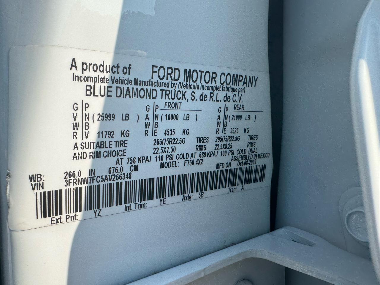 Ford Super Duty F-750 Straight Frame Crew Cab XL 2010