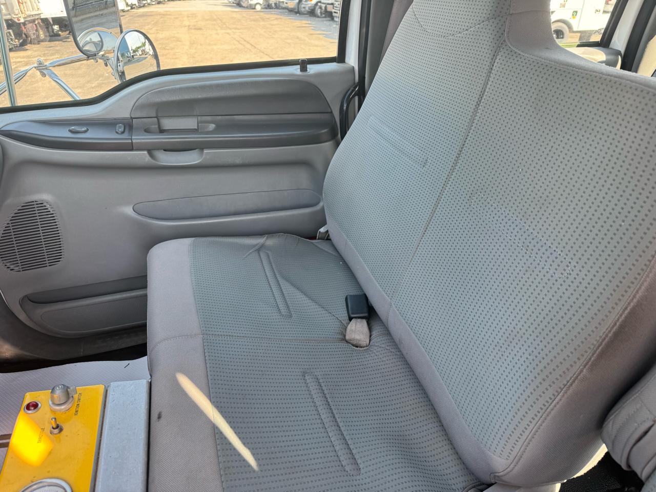 Ford Super Duty F-750 Straight Frame Crew Cab XL 2010