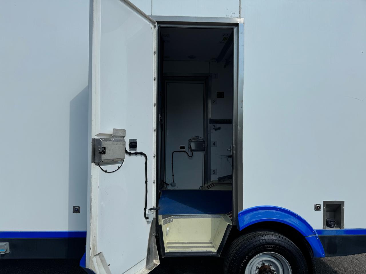 Ford E-Series Cutaway E-350 SRW 138" WB 2024