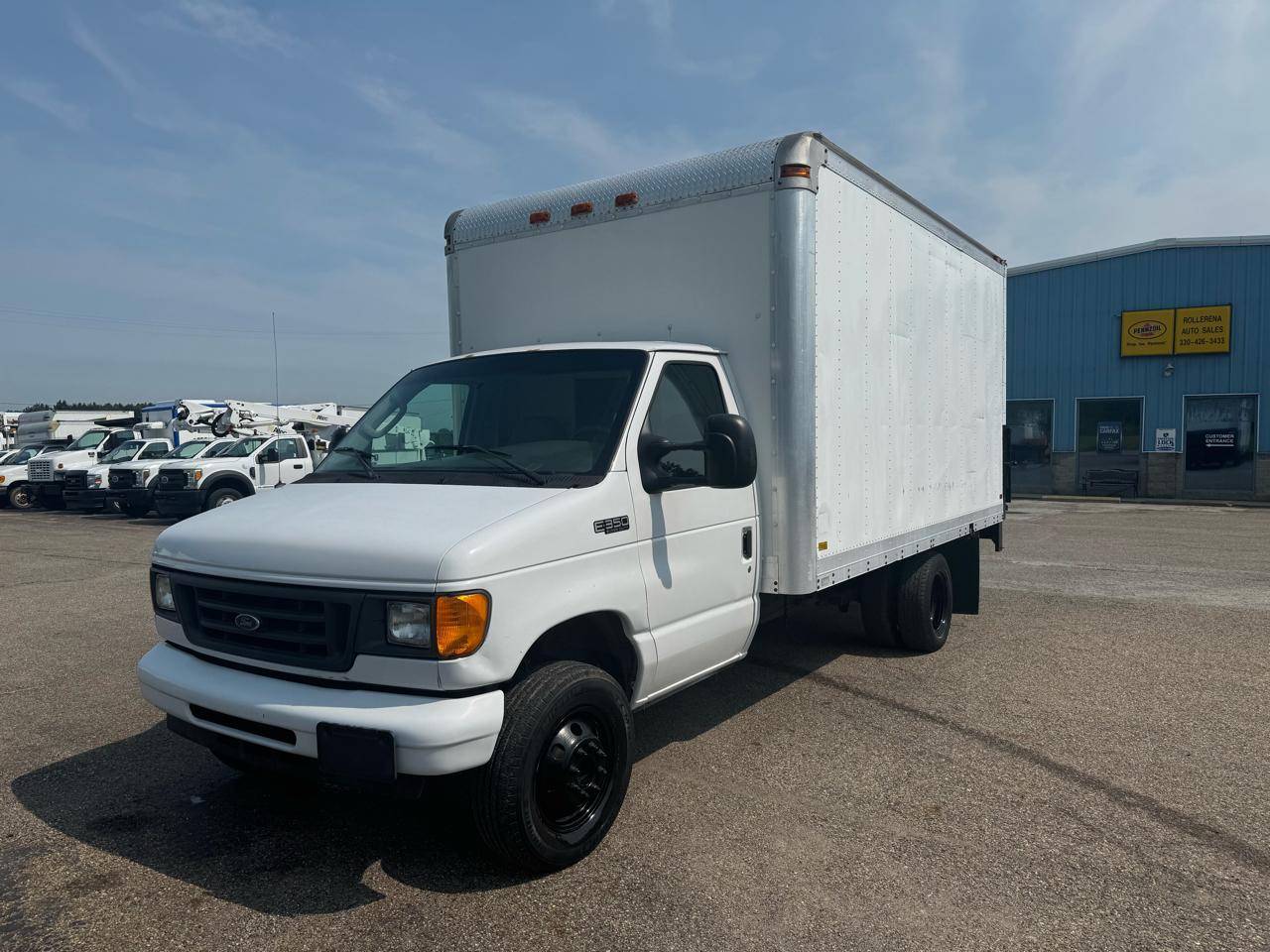 Ford Econoline Commercial Cutaway E-350 Super Duty 138" WB DRW 2004
