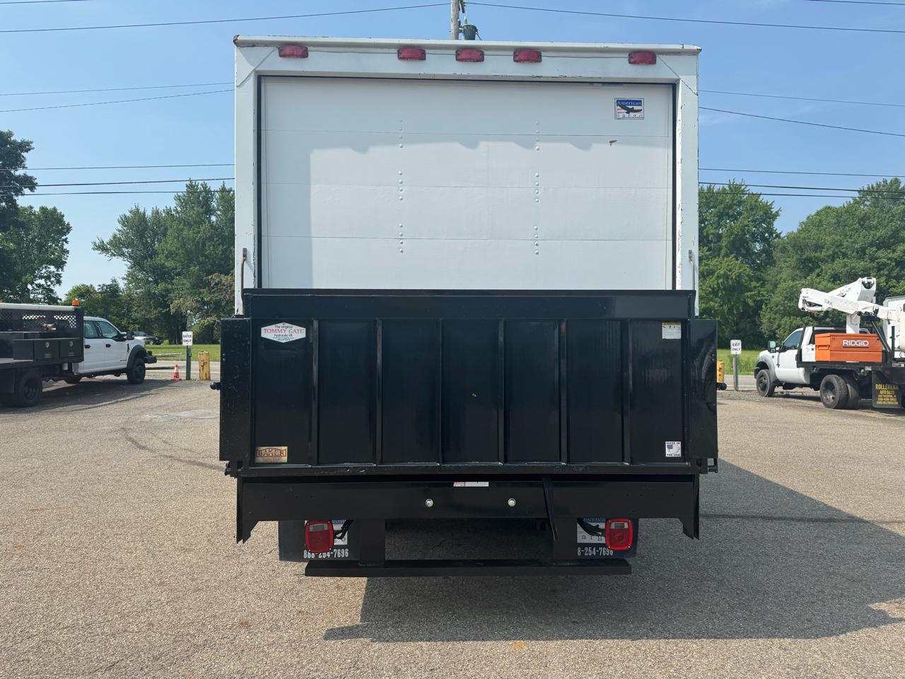 Ford Econoline Commercial Cutaway E-350 Super Duty 138" WB DRW 2004