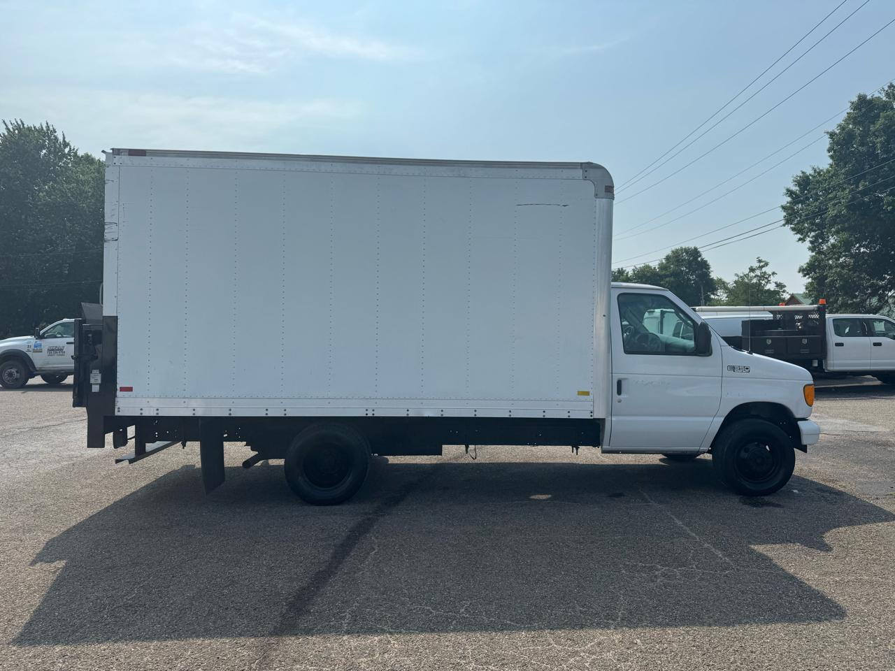 Ford Econoline Commercial Cutaway E-350 Super Duty 138" WB DRW 2004