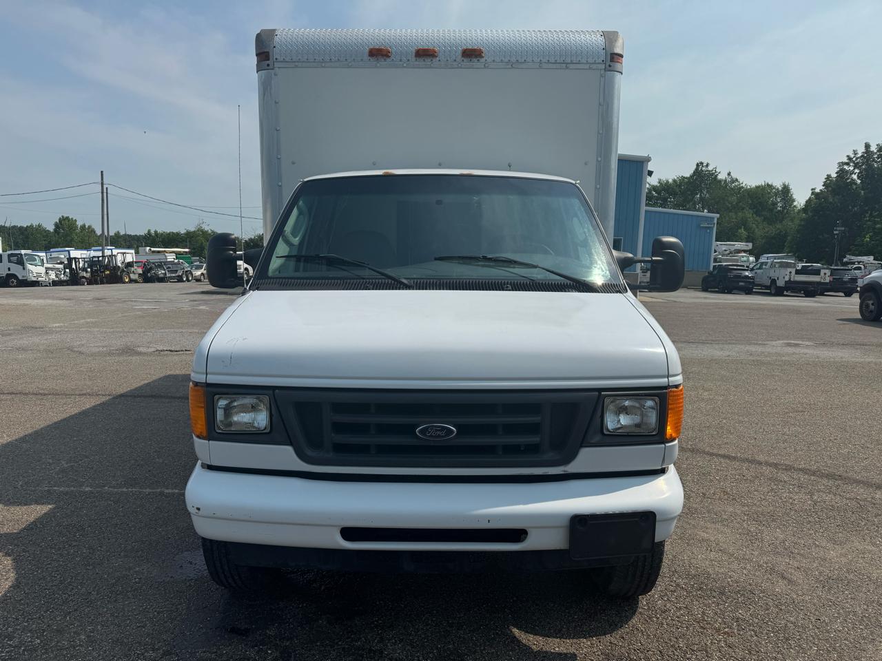 Ford Econoline Commercial Cutaway E-350 Super Duty 138" WB DRW 2004