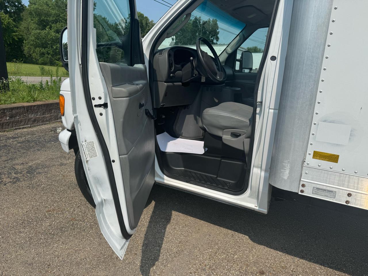 Ford Econoline Commercial Cutaway E-350 Super Duty 138" WB DRW 2004