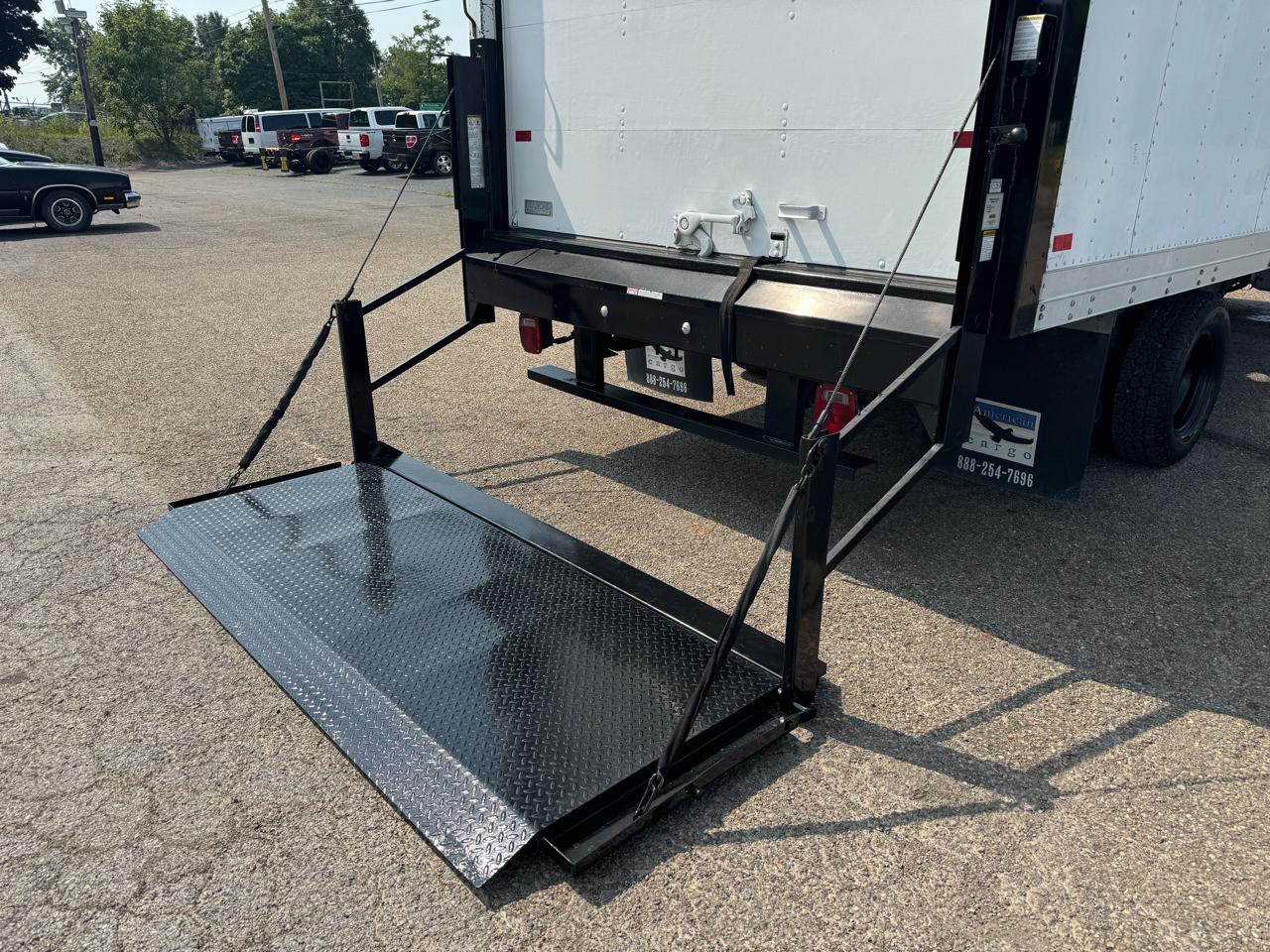 Ford Econoline Commercial Cutaway E-350 Super Duty 138" WB DRW 2004