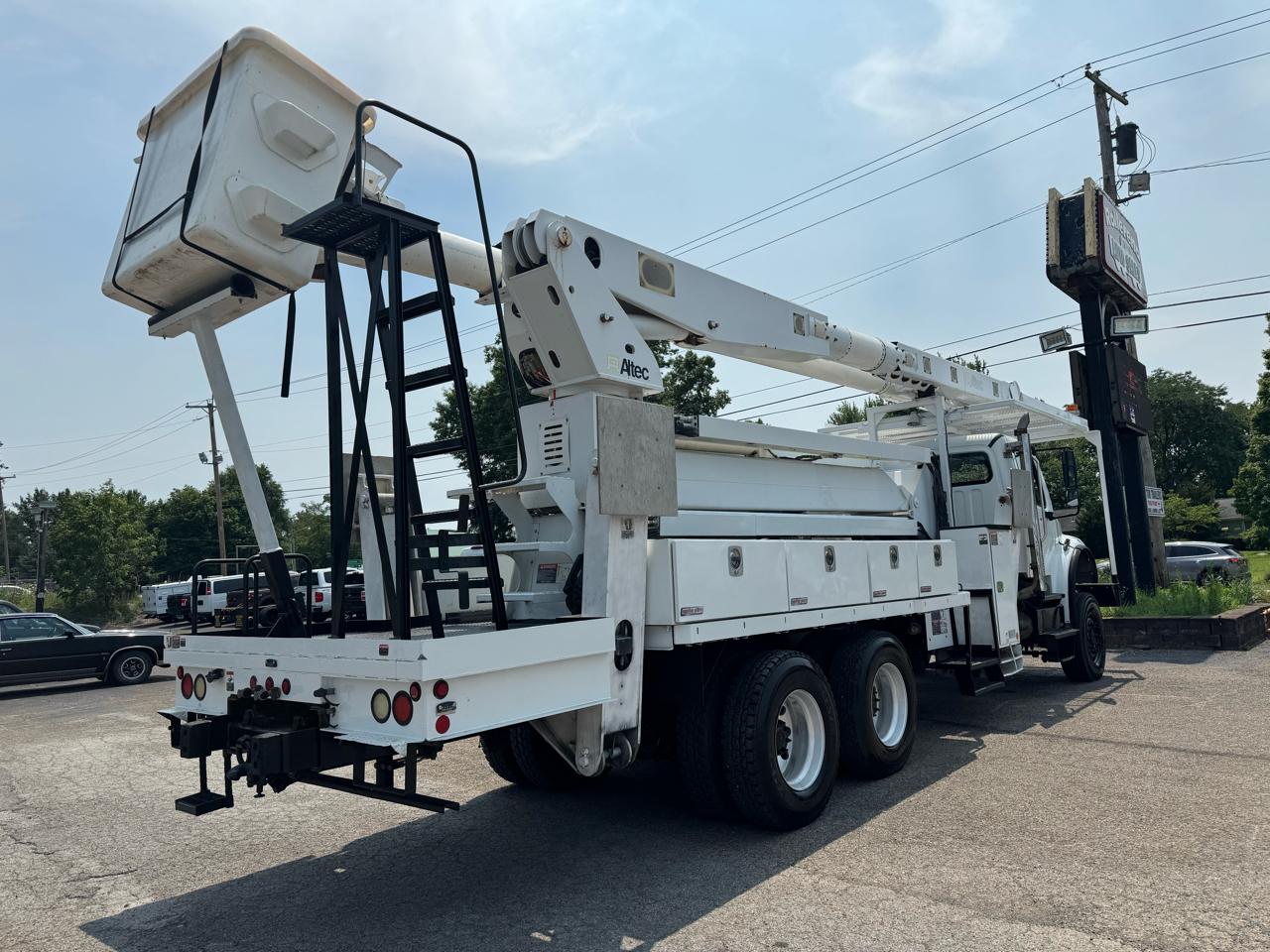Freightliner M2 106  2013