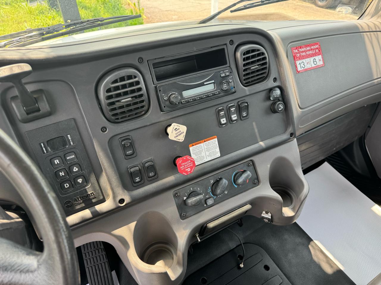 Freightliner M2 106  2013