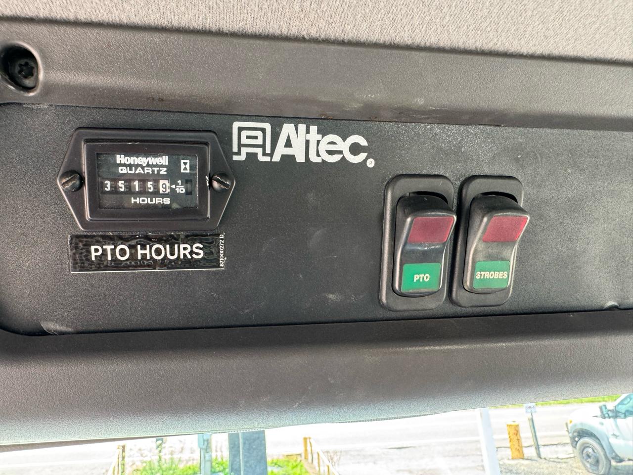 Freightliner M2 106  2013