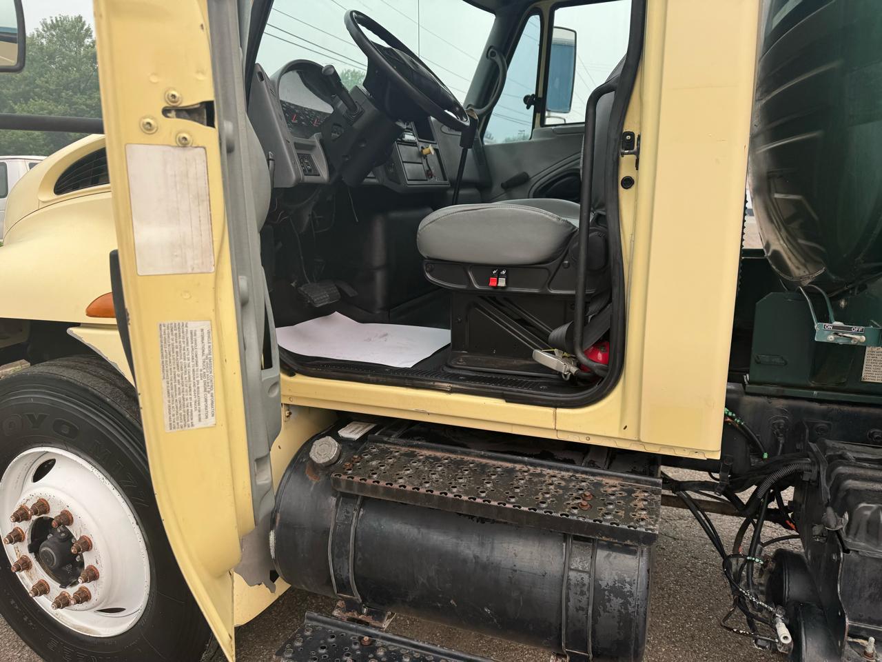 International 4300  2005