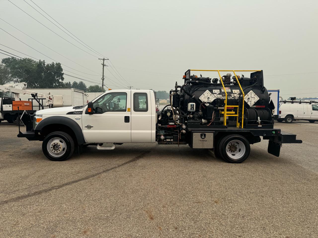 Ford Super Duty F-550 DRW 4WD SuperCab 186" WB 84" CA Lariat 2015