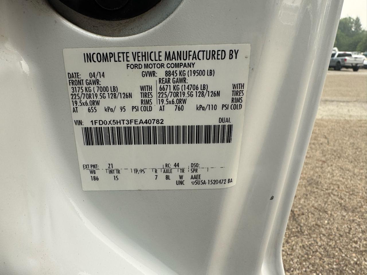 Ford Super Duty F-550 DRW 4WD SuperCab 186" WB 84" CA Lariat 2015