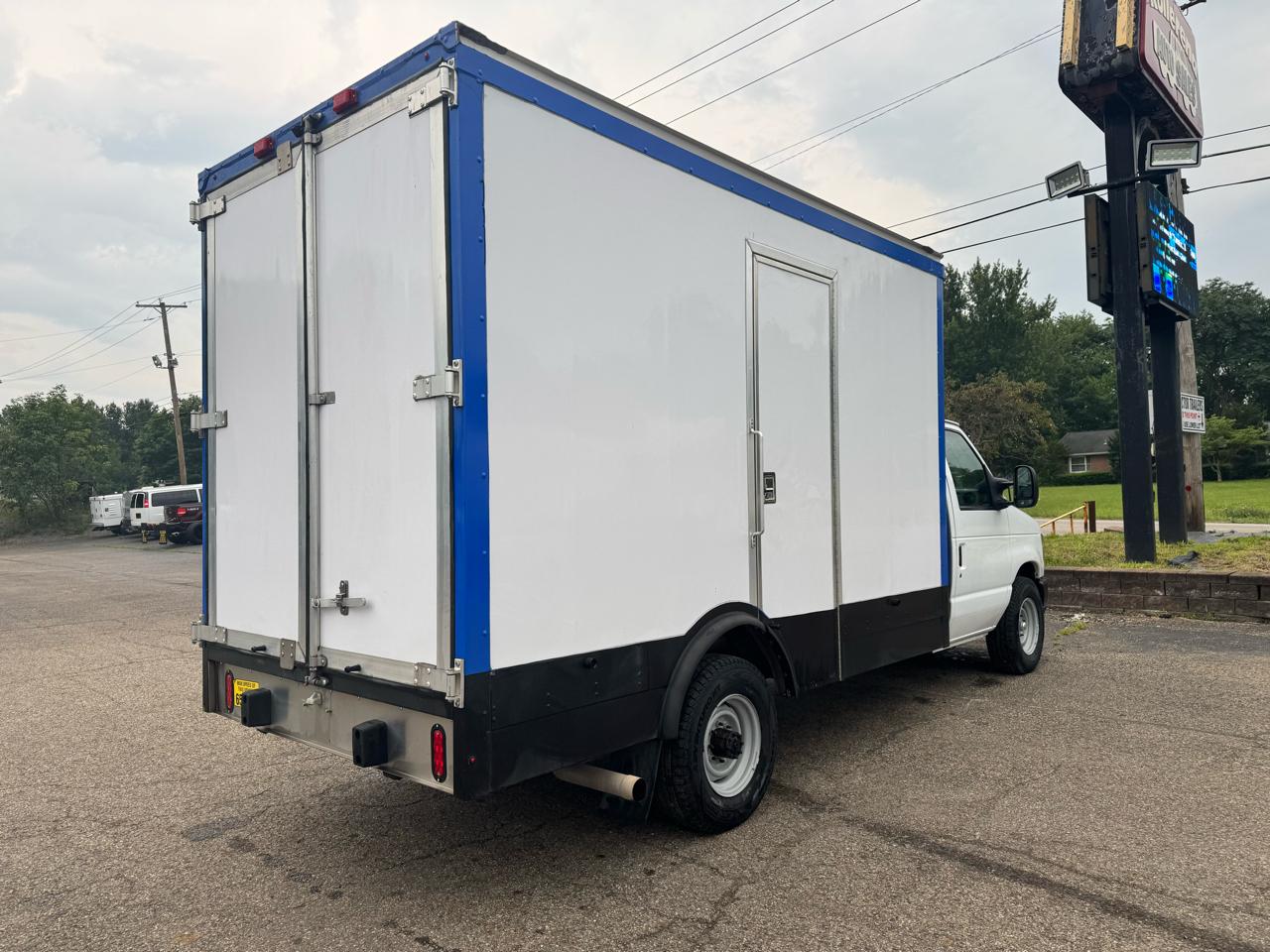 Ford E-Series Cutaway E-350 SRW 138" WB 2024