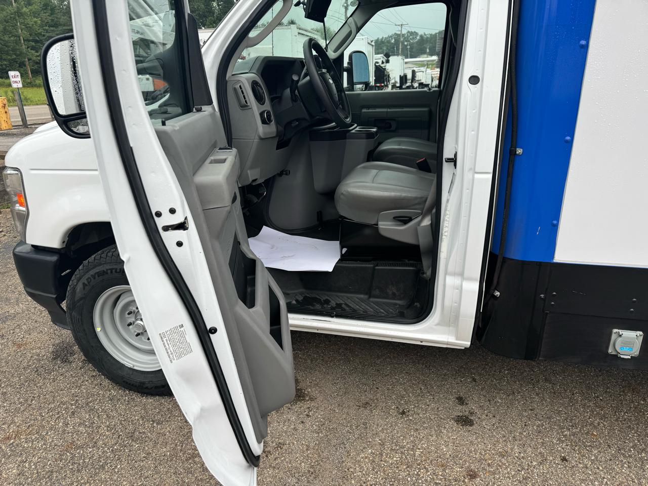 Ford E-Series Cutaway E-350 SRW 138" WB 2024