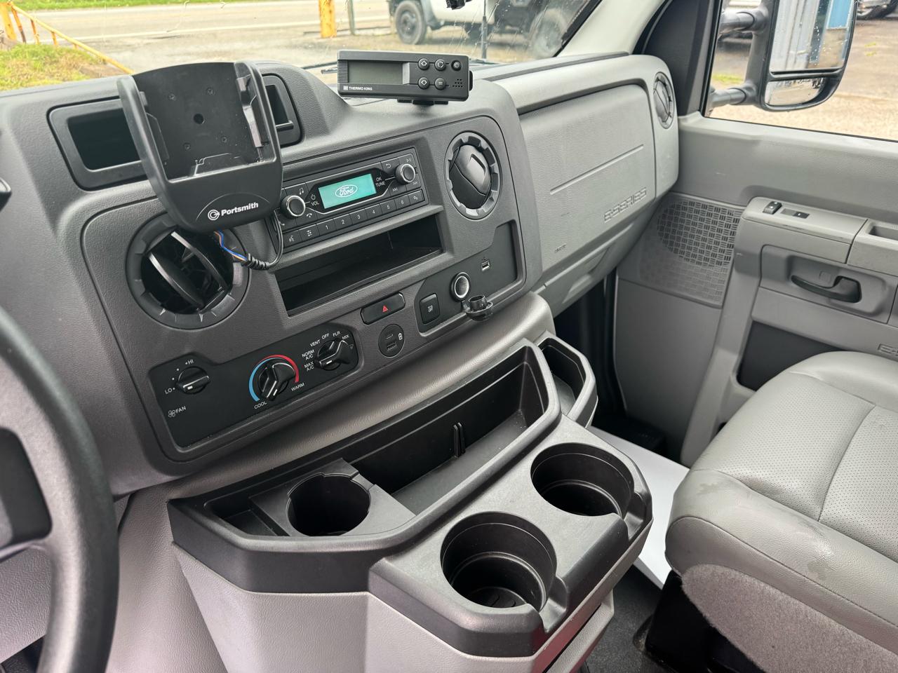 Ford E-Series Cutaway E-350 SRW 138" WB 2024