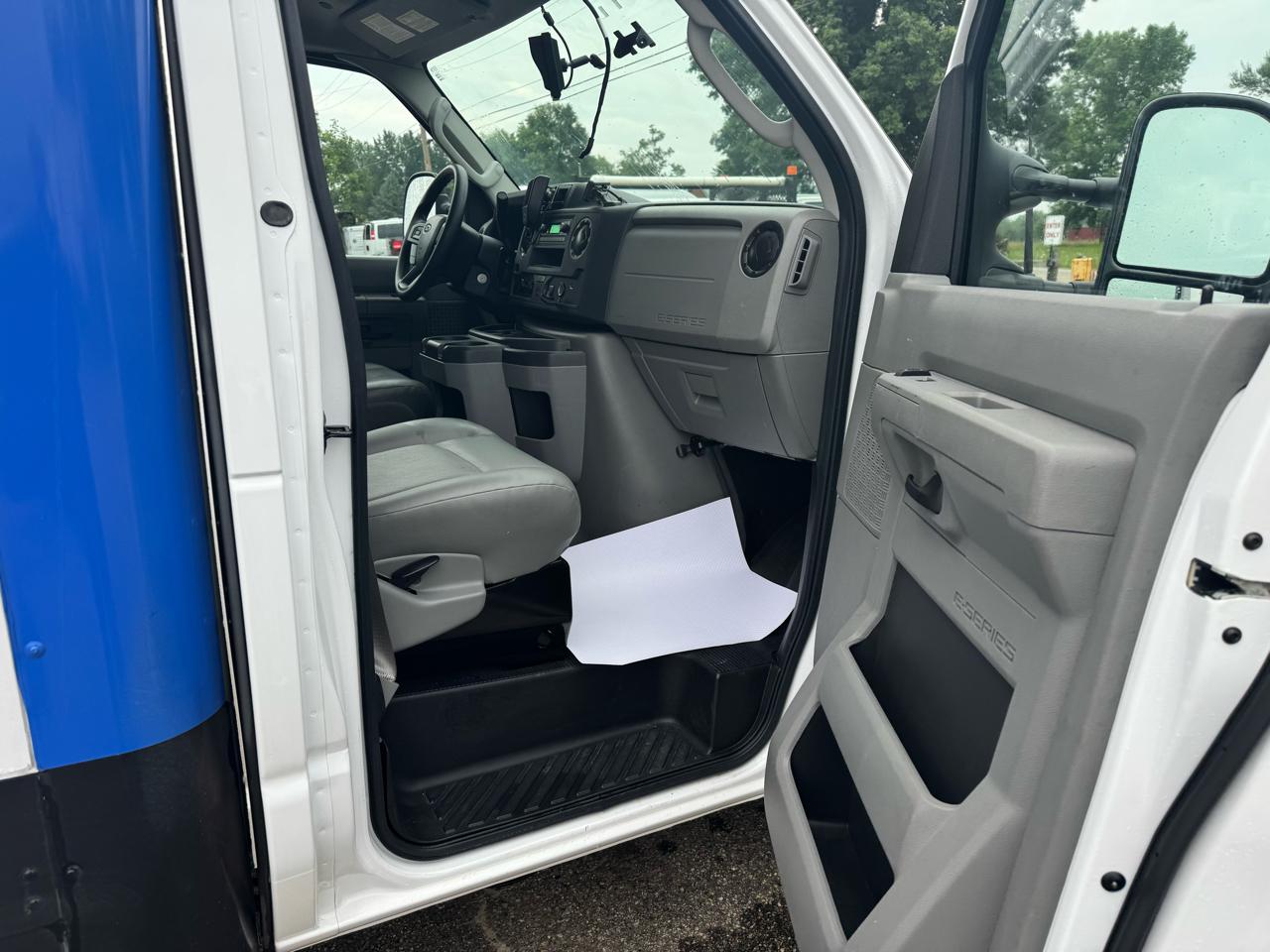 Ford E-Series Cutaway E-350 SRW 138" WB 2024