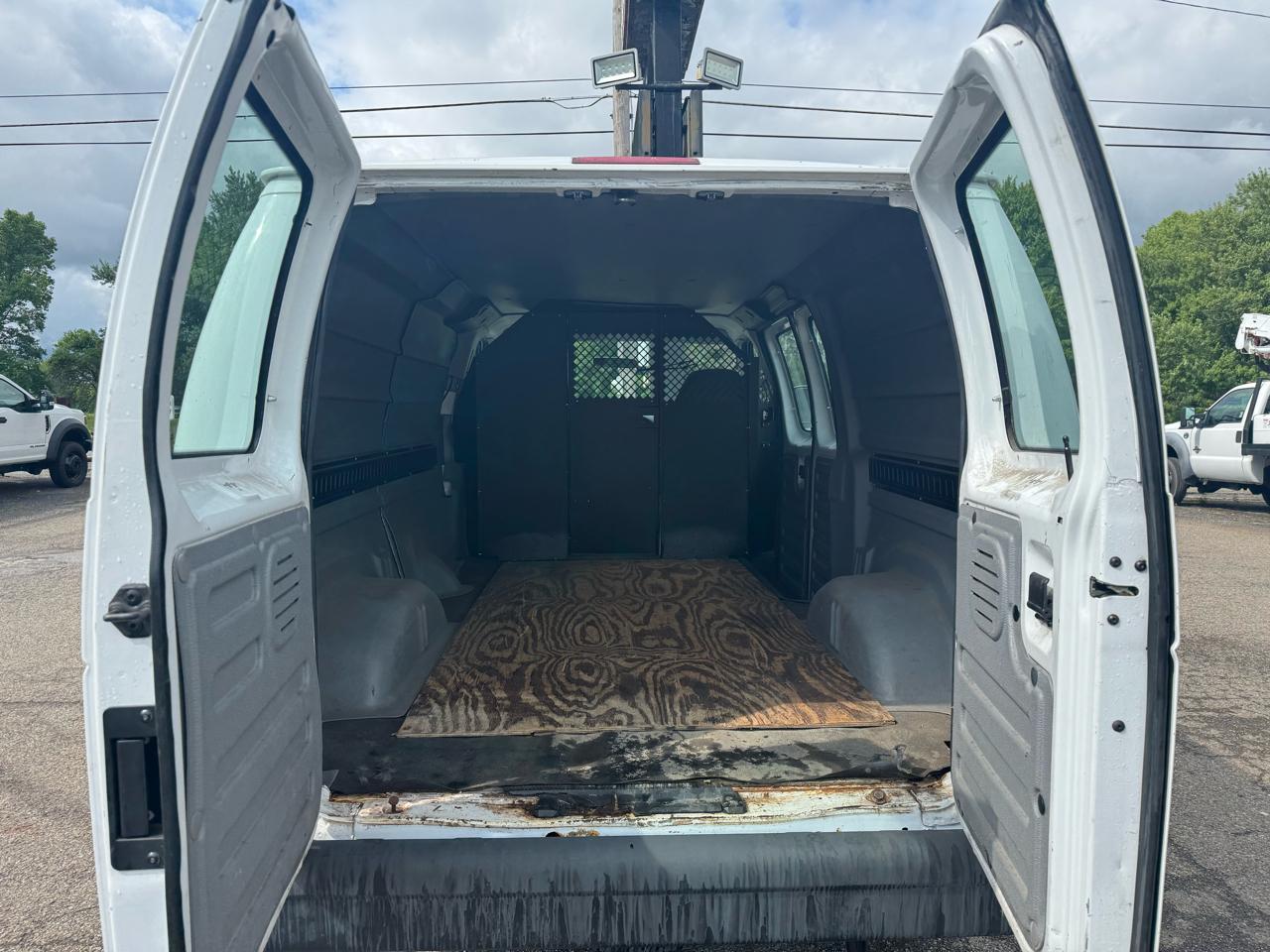Ford Econoline Cargo Van E-150 Recreational 2008