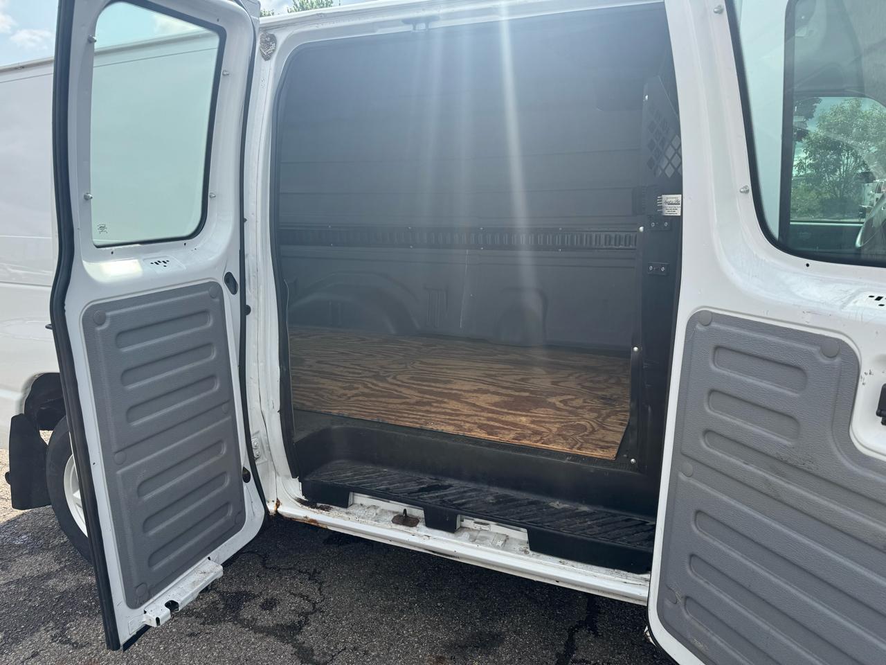 Ford Econoline Cargo Van E-150 Recreational 2008