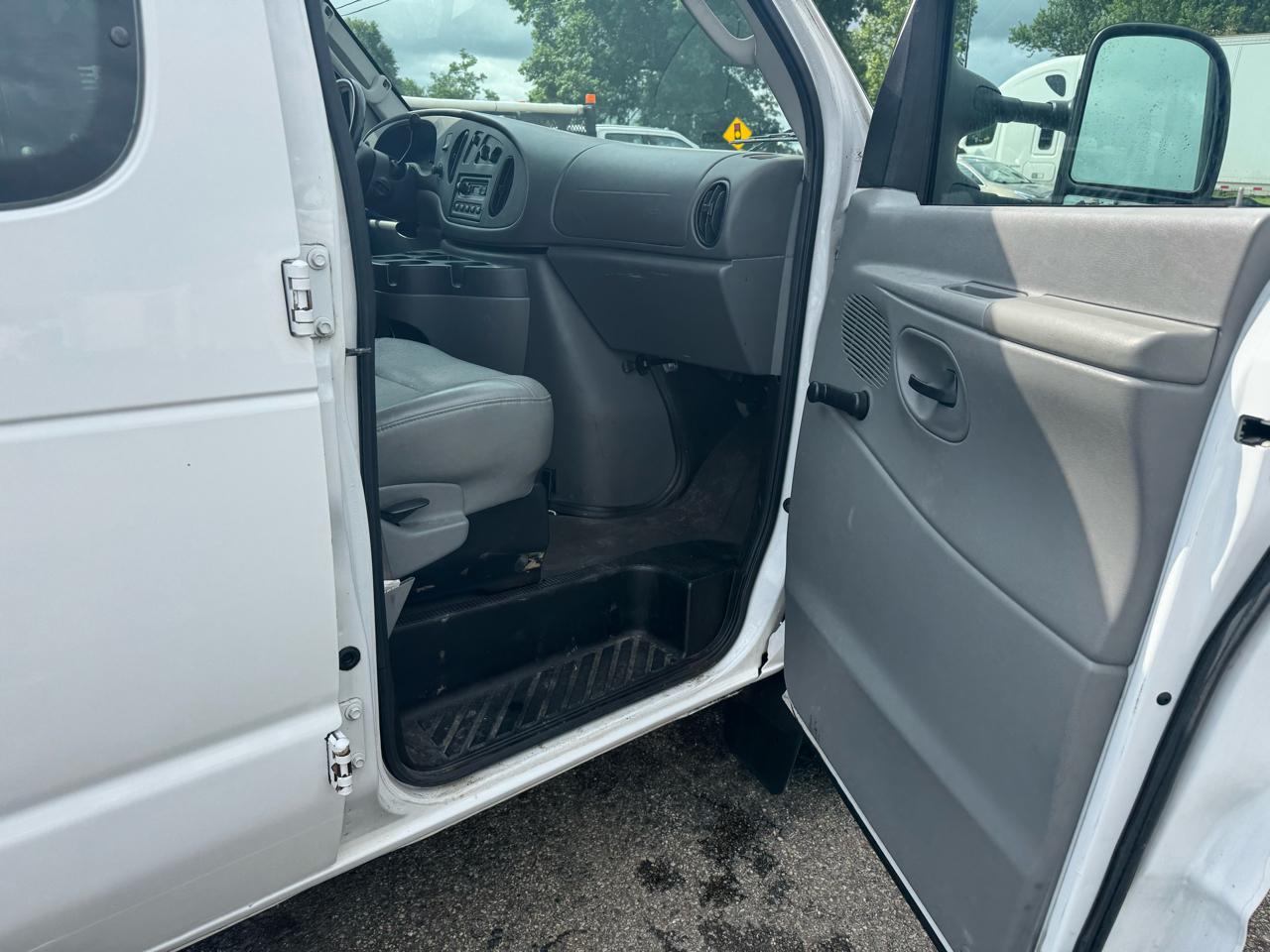 Ford Econoline Cargo Van E-150 Recreational 2008