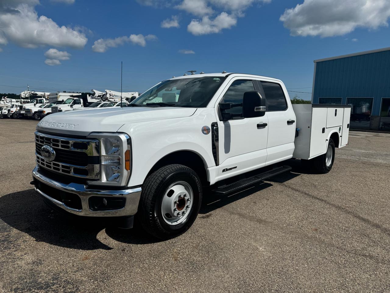Ford Super Duty F-350 DRW XL 2WD Crew Cab 179" WB 60" CA 2024