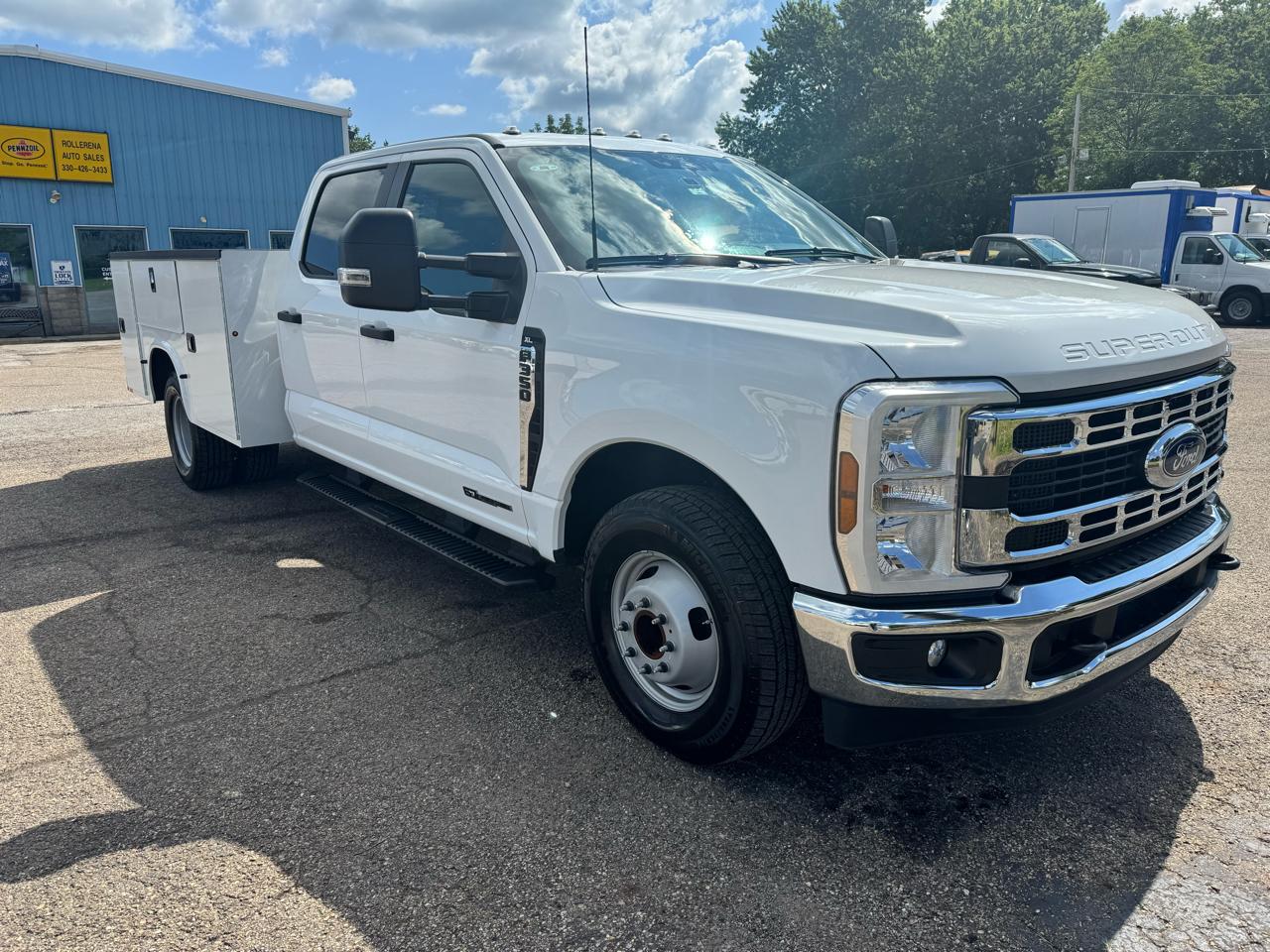 Ford Super Duty F-350 DRW XL 2WD Crew Cab 179" WB 60" CA 2024