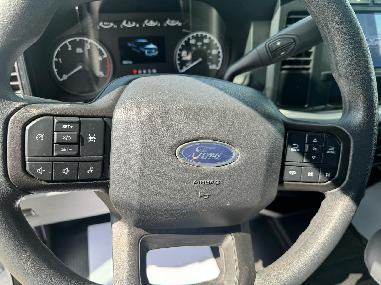 Ford Super Duty F-350 DRW XL 2WD Crew Cab 179" WB 60" CA 2024