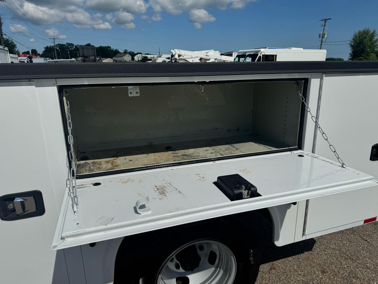Ford Super Duty F-350 DRW XL 2WD Crew Cab 179" WB 60" CA 2024