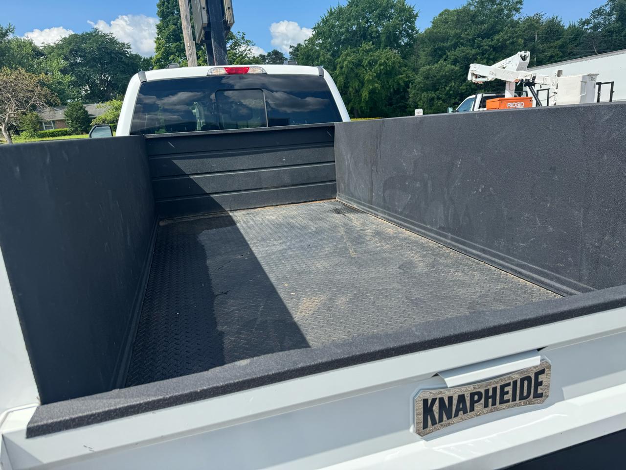 Ford Super Duty F-350 DRW XL 2WD Crew Cab 179" WB 60" CA 2024