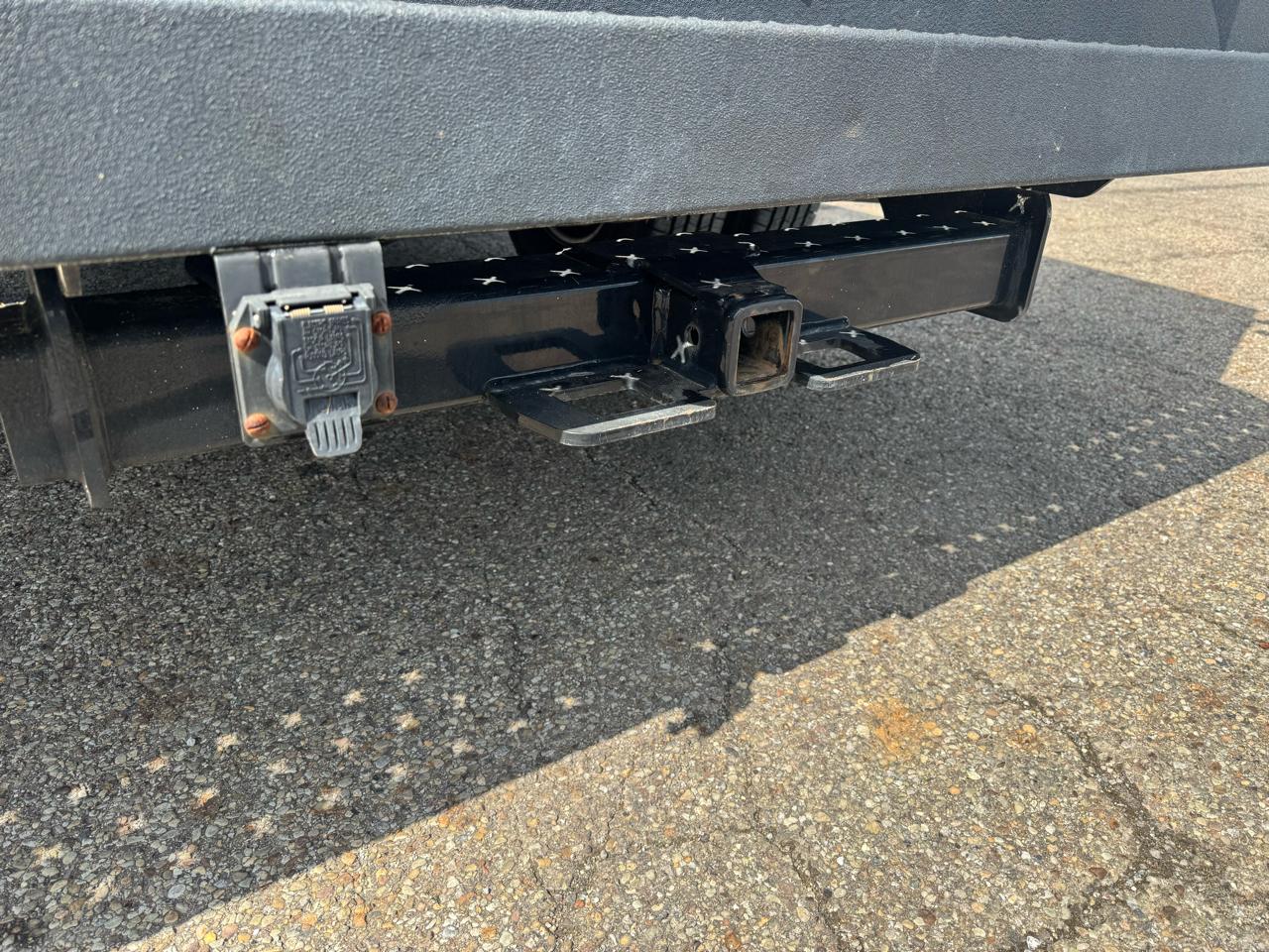 Ford Super Duty F-350 DRW XL 2WD Crew Cab 179" WB 60" CA 2024