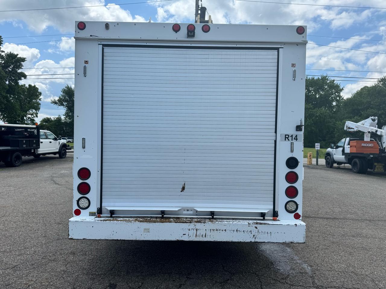 Ford Super Duty F-650 Straight Frame SuperCab XL 2006