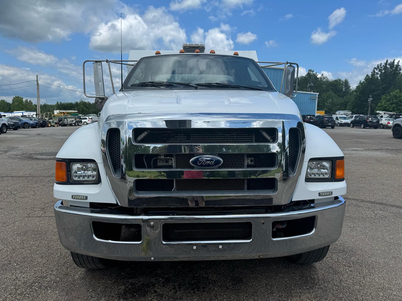Ford Super Duty F-650 Straight Frame SuperCab XL 2006