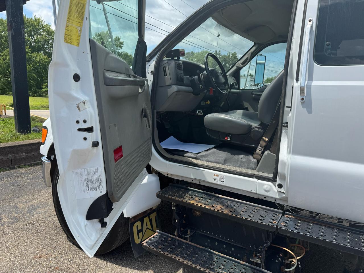 Ford Super Duty F-650 Straight Frame SuperCab XL 2006