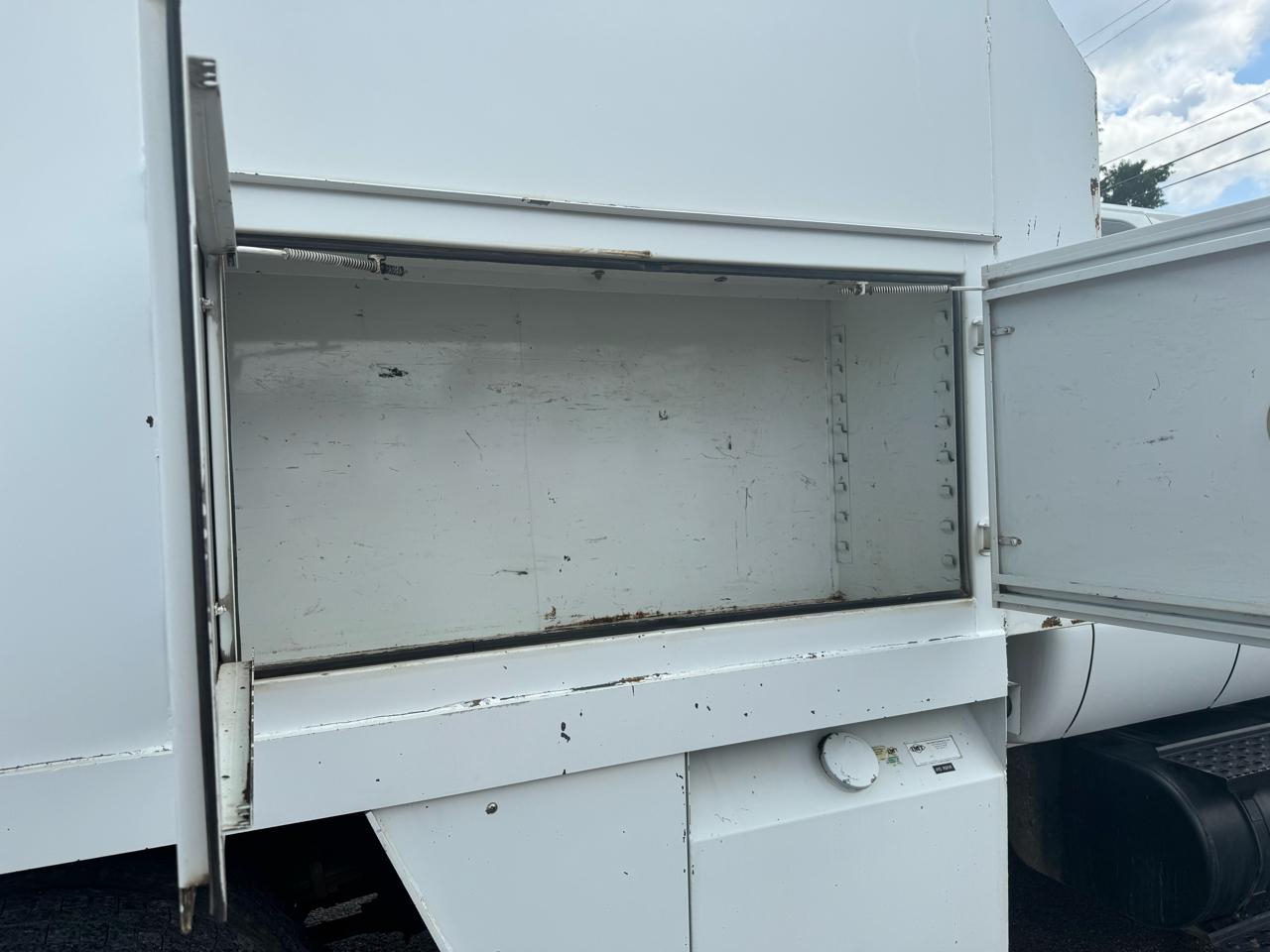 Ford Super Duty F-650 Straight Frame SuperCab XL 2006