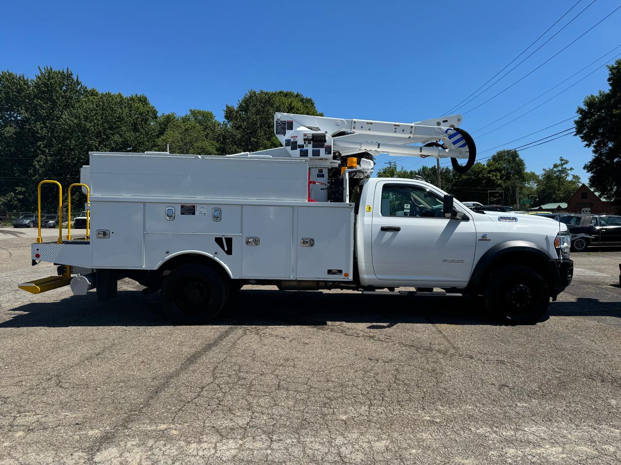 RAM 5500 Chassis Cab Tradesman 4x4 Reg Cab 84" CA 168.5" WB 2019