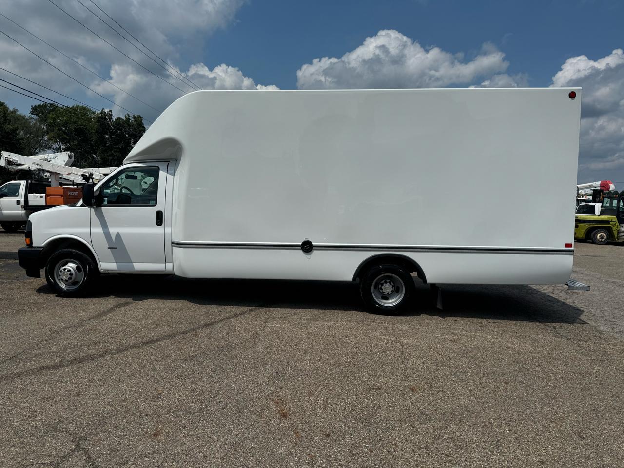Chevrolet Express Commercial Cutaway 3500 Van 177" 2025