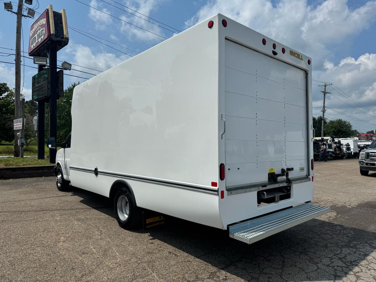Chevrolet Express Commercial Cutaway 3500 Van 177" 2025