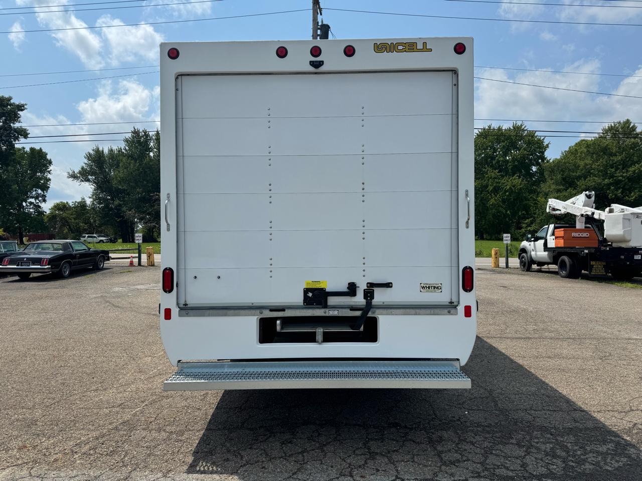Chevrolet Express Commercial Cutaway 3500 Van 177" 2025