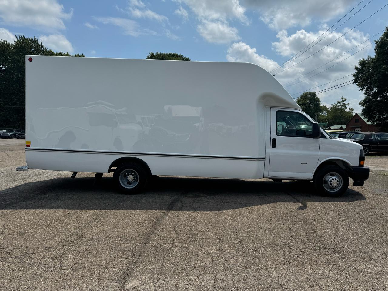 Chevrolet Express Commercial Cutaway 3500 Van 177" 2025