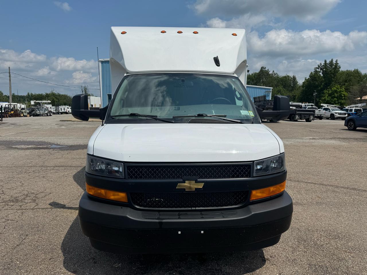 Chevrolet Express Commercial Cutaway 3500 Van 177" 2025