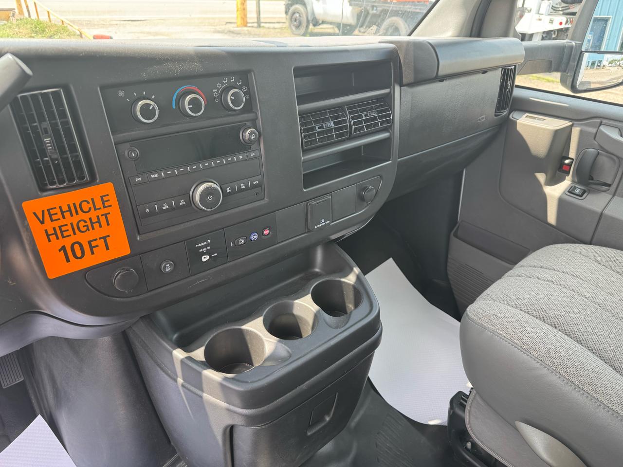 Chevrolet Express Commercial Cutaway 3500 Van 177" 2025