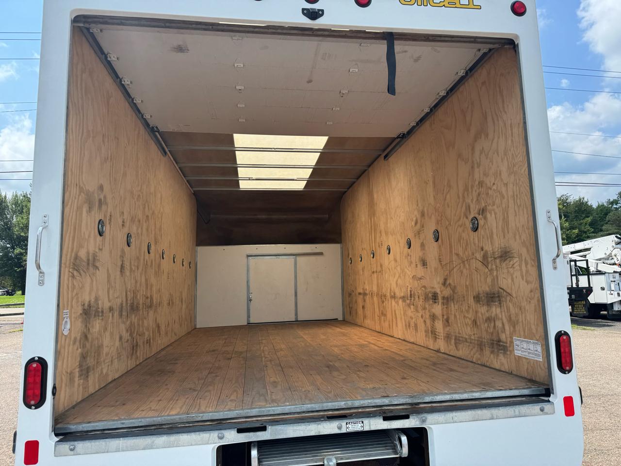 Chevrolet Express Commercial Cutaway 3500 Van 177" 2025