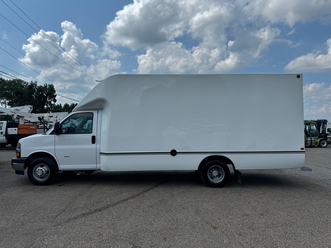 Chevrolet Express Commercial Cutaway 3500 Van 177" 2025