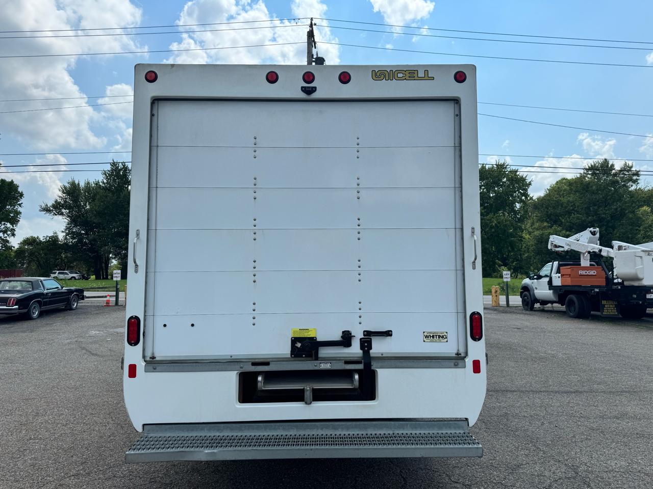 Chevrolet Express Commercial Cutaway 3500 Van 177" 2025