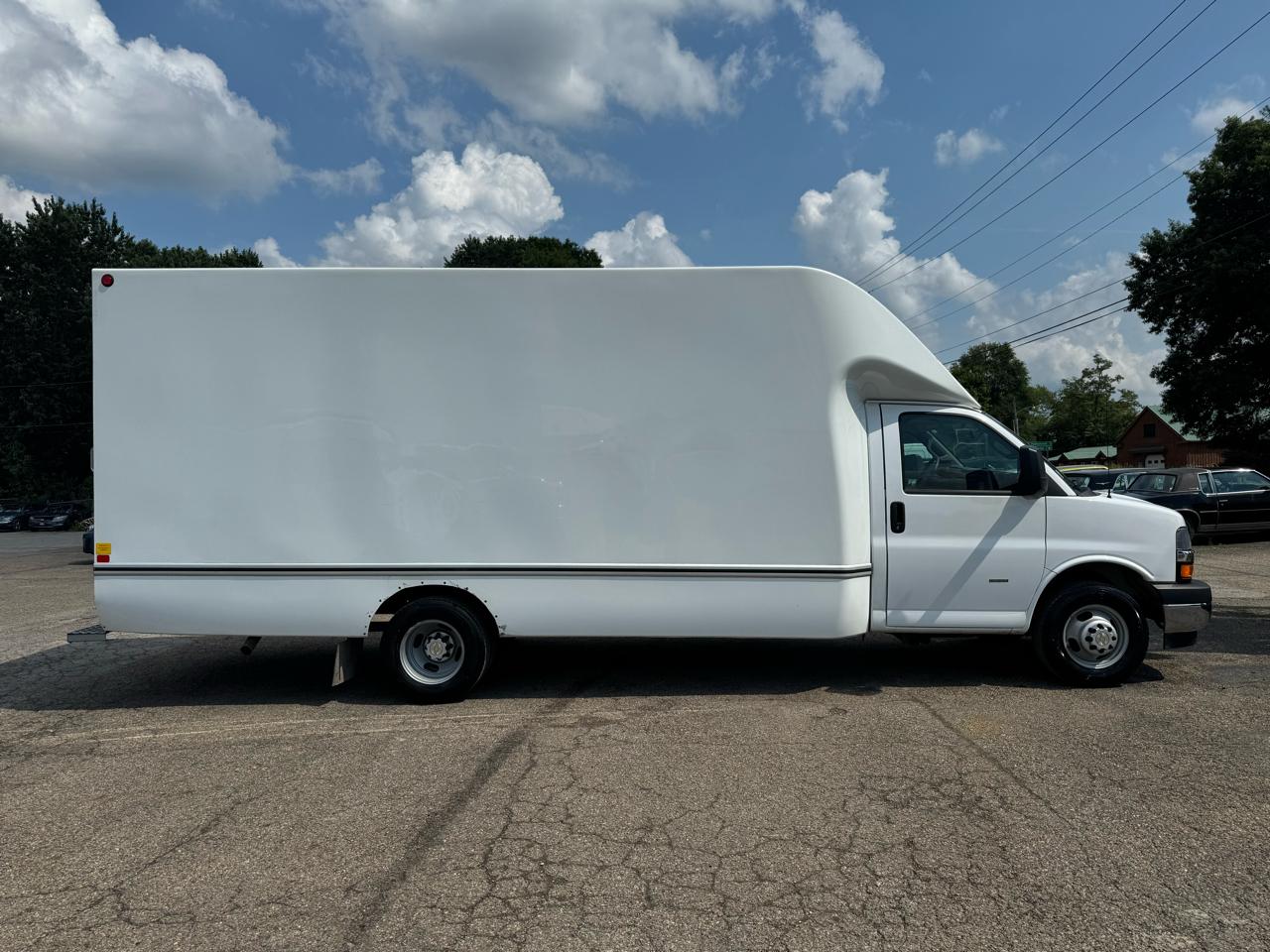Chevrolet Express Commercial Cutaway 3500 Van 177" 2025
