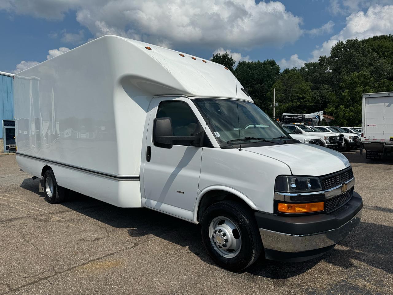 Chevrolet Express Commercial Cutaway 3500 Van 177" 2025