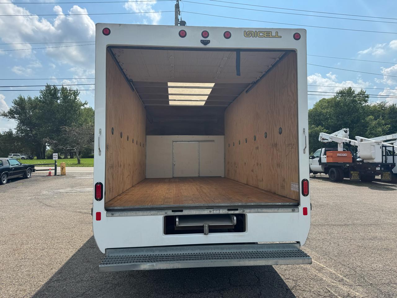 Chevrolet Express Commercial Cutaway 3500 Van 177" 2025
