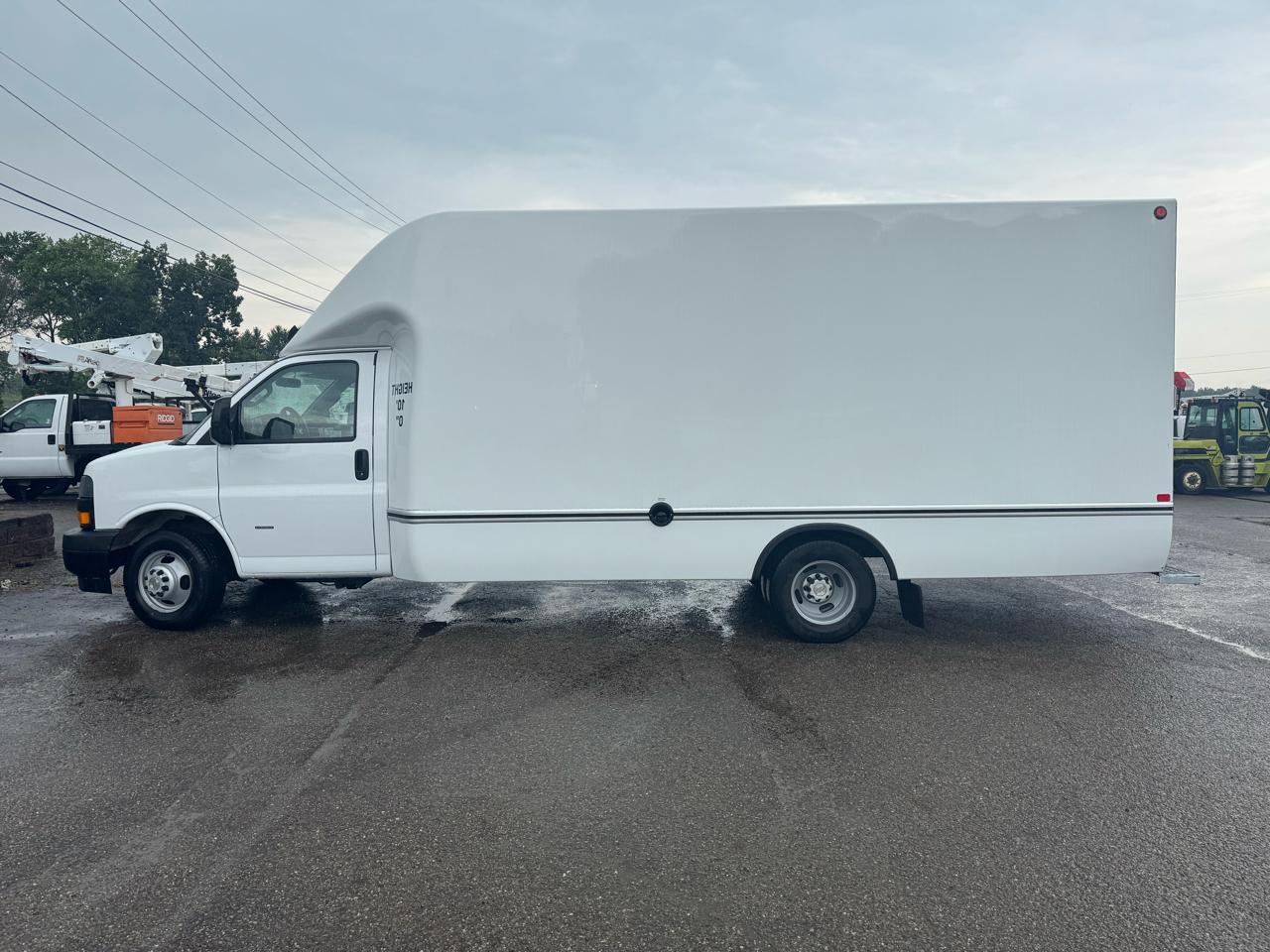 Chevrolet Express Commercial Cutaway 3500 Van 177" 2025