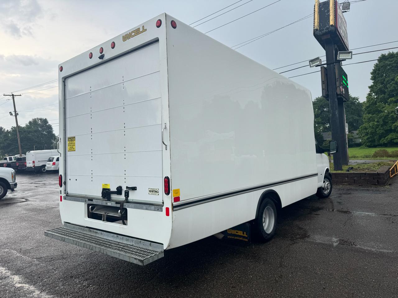 Chevrolet Express Commercial Cutaway 3500 Van 177" 2025