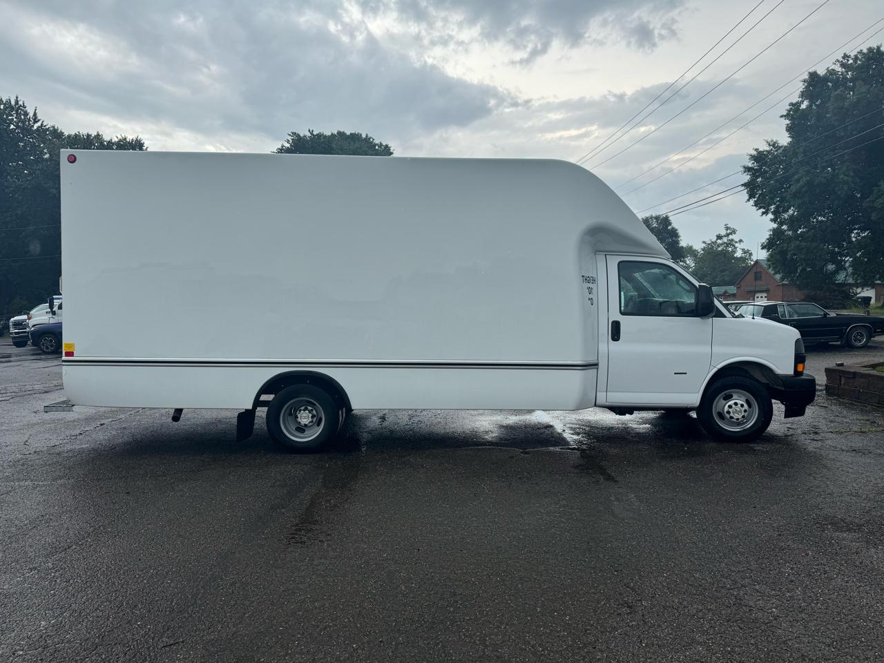 Chevrolet Express Commercial Cutaway 3500 Van 177" 2025