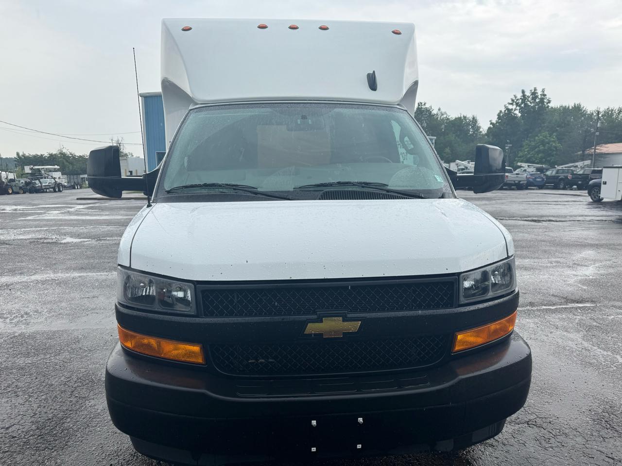 Chevrolet Express Commercial Cutaway 3500 Van 177" 2025